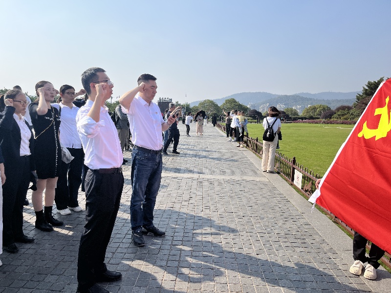 “追尋偉人足跡 傳承革命精神”——中共中南建設(shè)集團(tuán)有限公司機(jī)關(guān)二支部、機(jī)關(guān)四支部聯(lián)合開(kāi)展主題黨日活動(dòng)